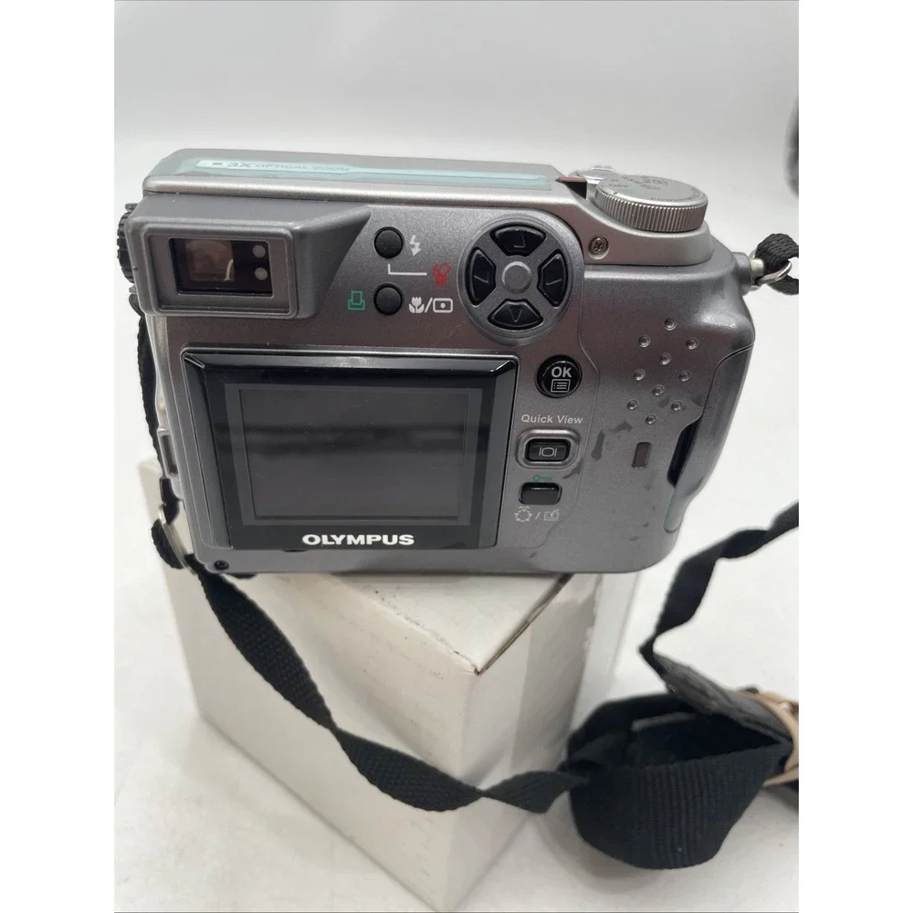 Olympus Camedia C-4000 Zoom 4MP Digital Camera 3X Zoom+Battery+Strap+Case-TESTED